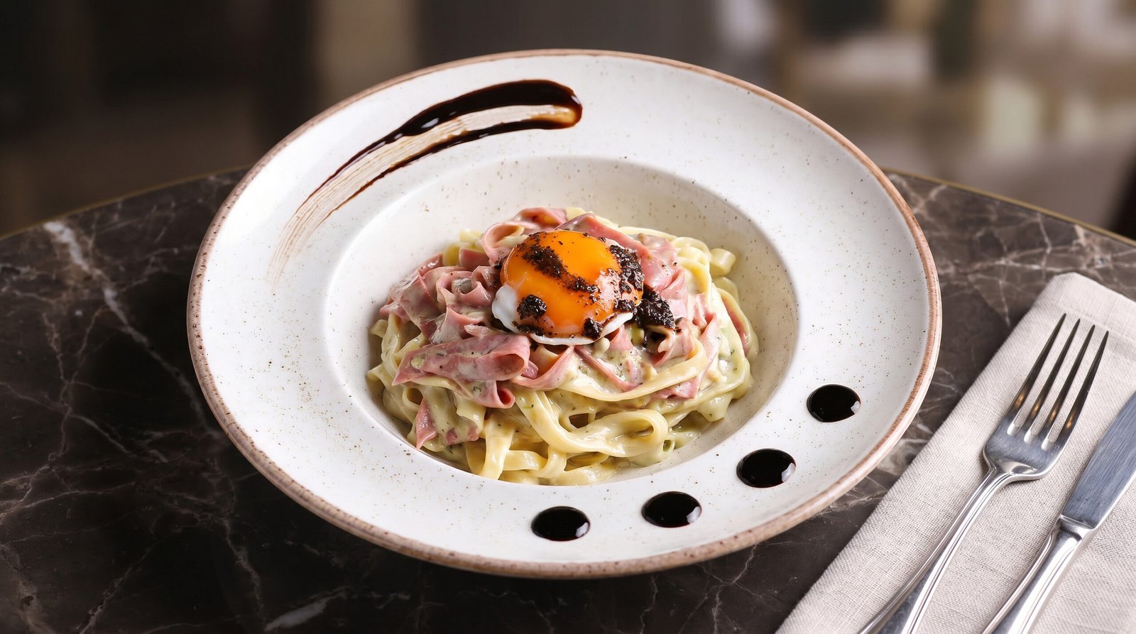 Tabağın Mimarisi: Food Styling ile Lezzeti Görselleştirmek